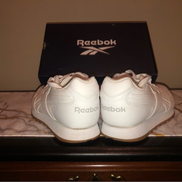 Classic white Reeboks; very nice, very comfortable; great for walking - Picture 4 of 8